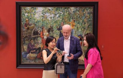 潘义奎油画展在京开幕