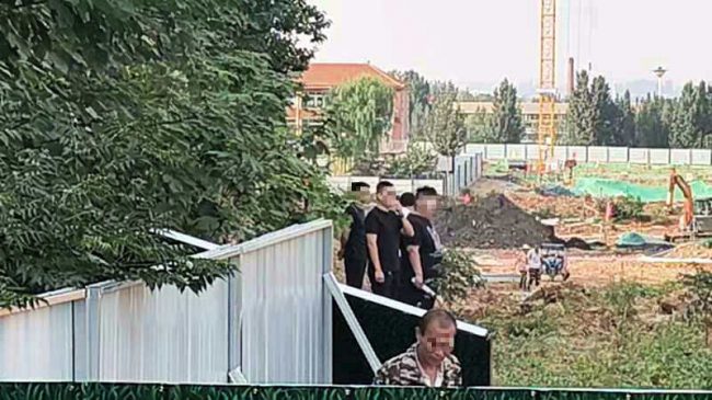 山东邹城市红伟学生服务社频遭强拆：公权力怎么可以这样滥用？